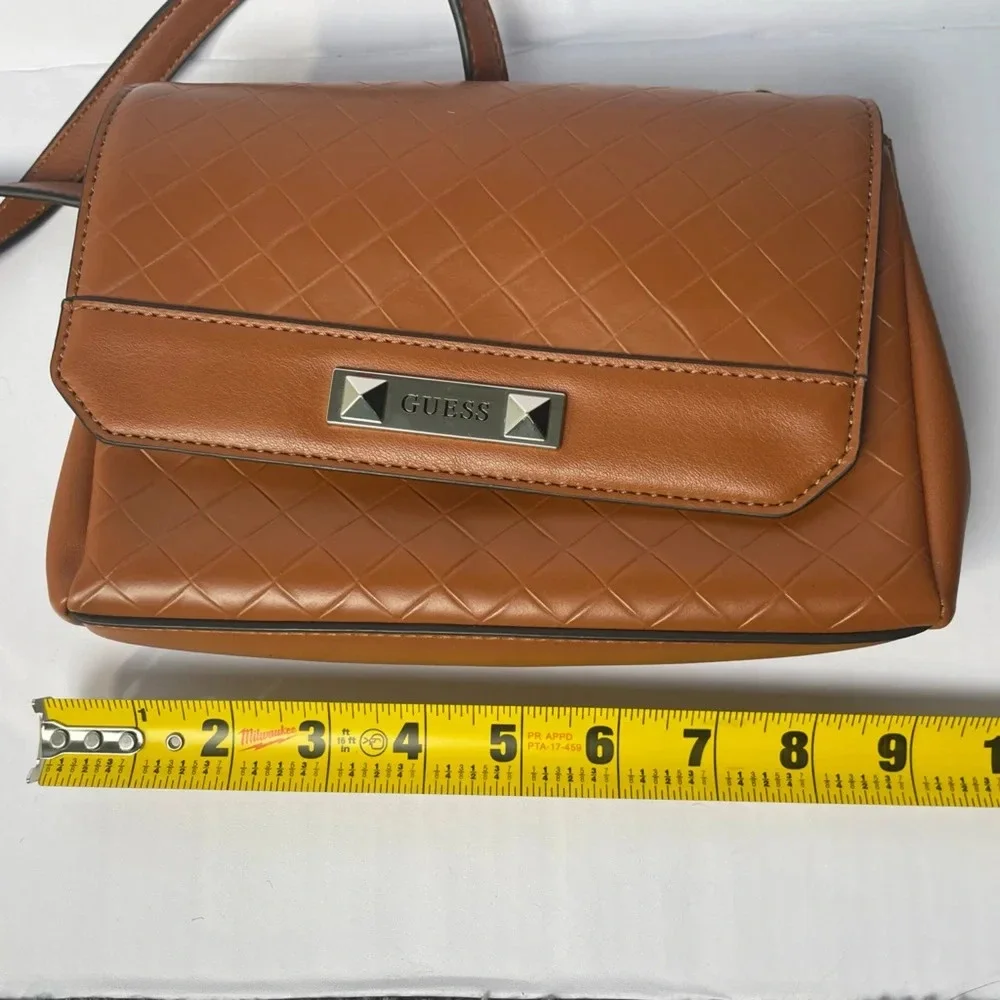 Guess Tan Leather Crossbody Bag Silver Braided Chain Handle EUC Like New